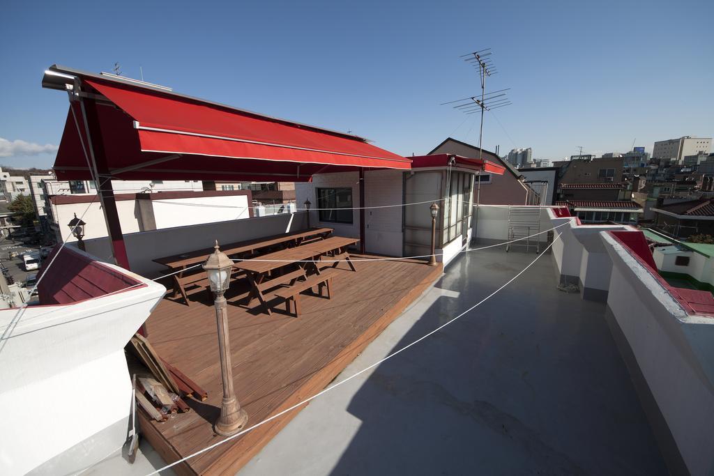 Hongdae Lazy Fox Hostel In Сеул Экстерьер фото