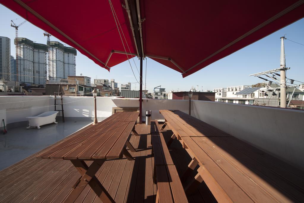 Hongdae Lazy Fox Hostel In Сеул Экстерьер фото