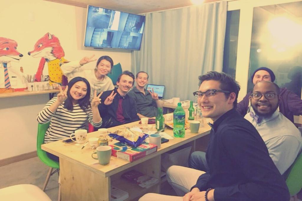 Hongdae Lazy Fox Hostel In Сеул Экстерьер фото