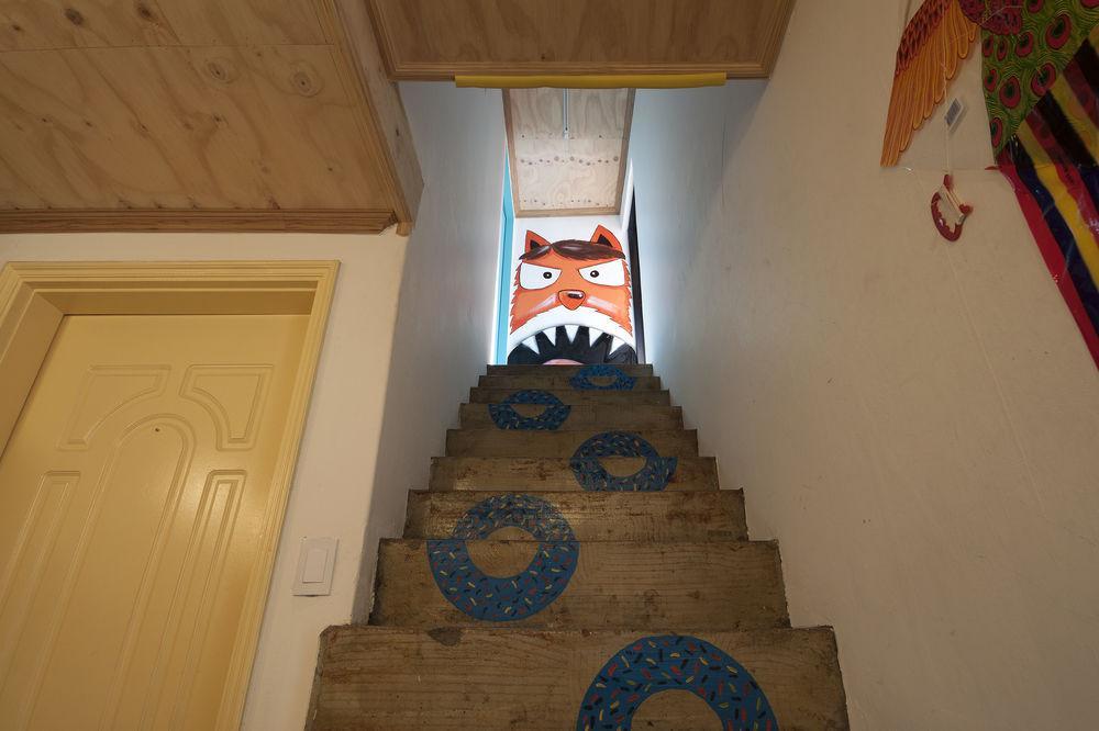 Hongdae Lazy Fox Hostel In Сеул Экстерьер фото