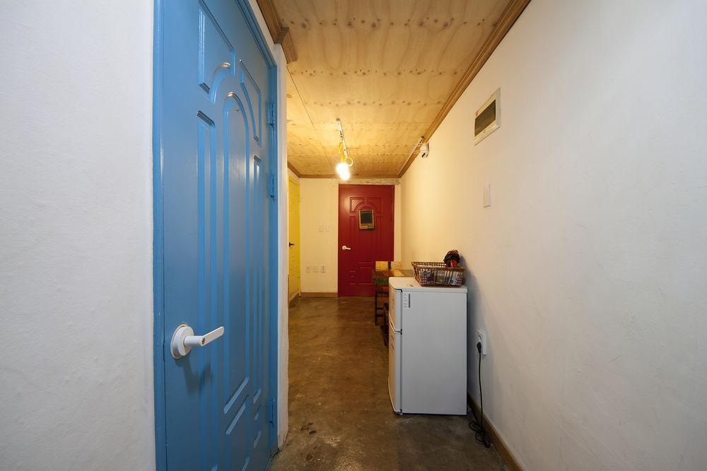 Hongdae Lazy Fox Hostel In Сеул Экстерьер фото