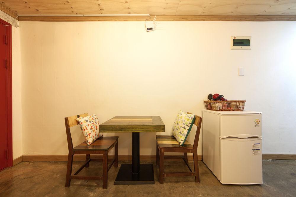 Hongdae Lazy Fox Hostel In Сеул Экстерьер фото