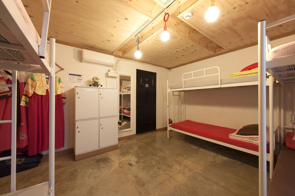 Hongdae Lazy Fox Hostel In Сеул Экстерьер фото