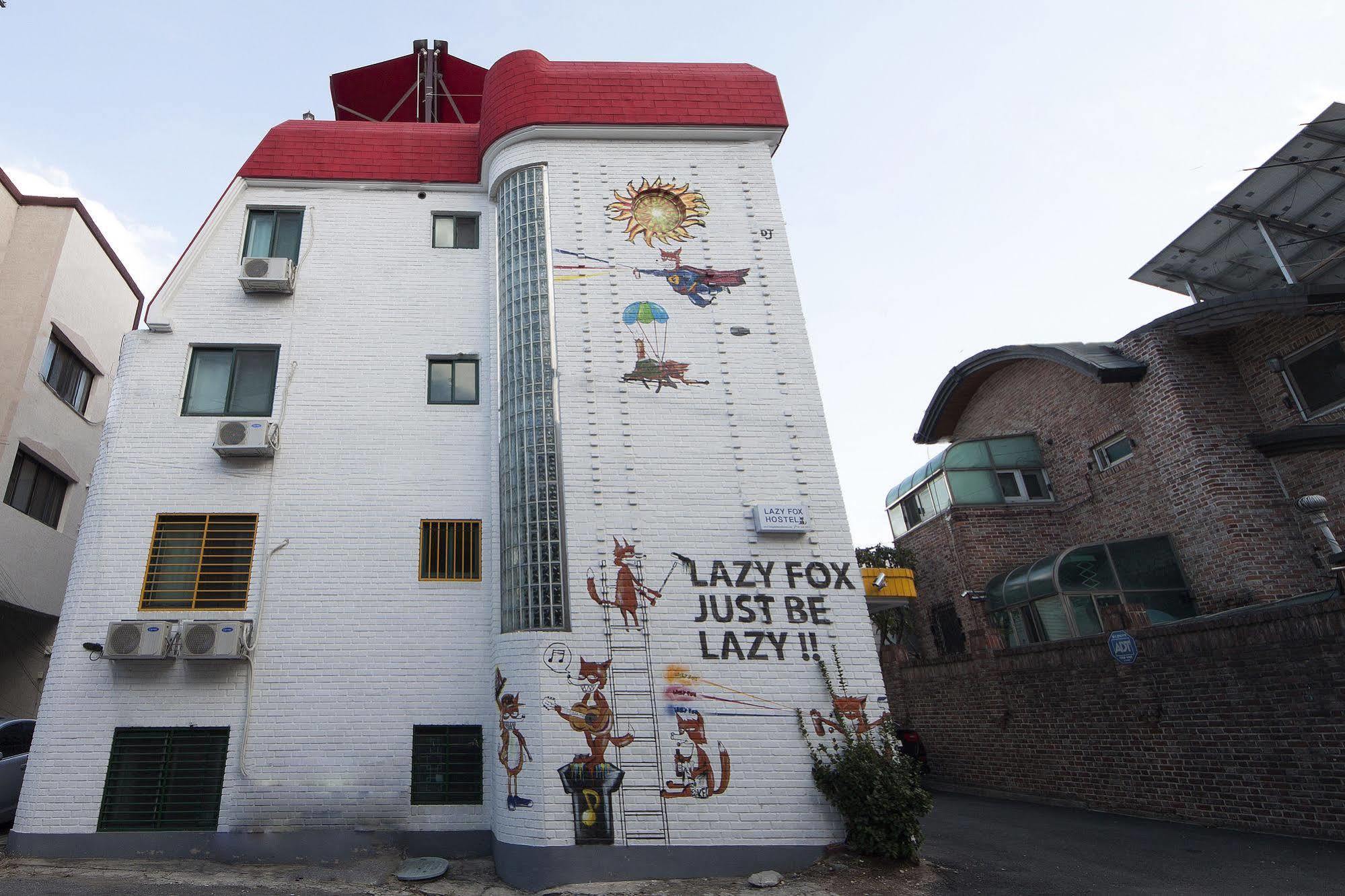 Hongdae Lazy Fox Hostel In Сеул Экстерьер фото