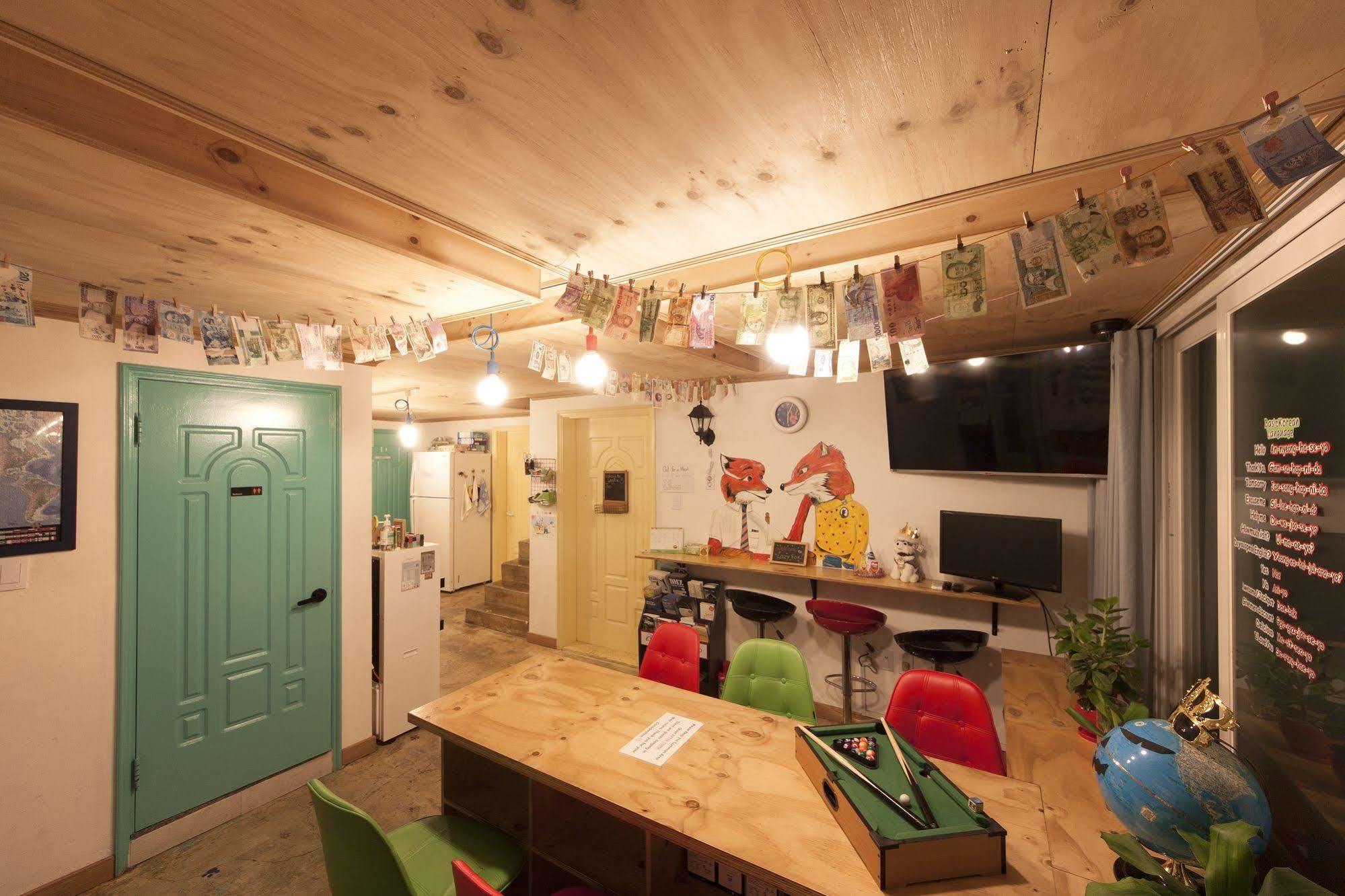 Hongdae Lazy Fox Hostel In Сеул Экстерьер фото