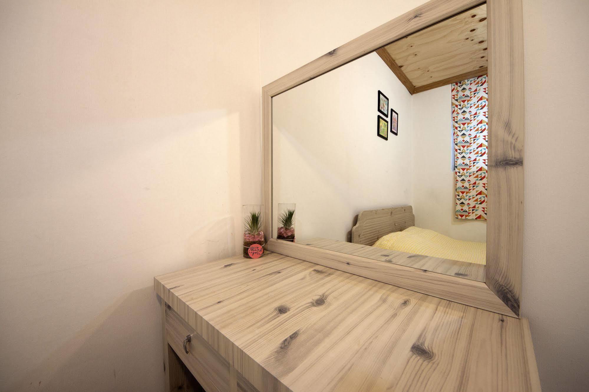 Hongdae Lazy Fox Hostel In Сеул Экстерьер фото