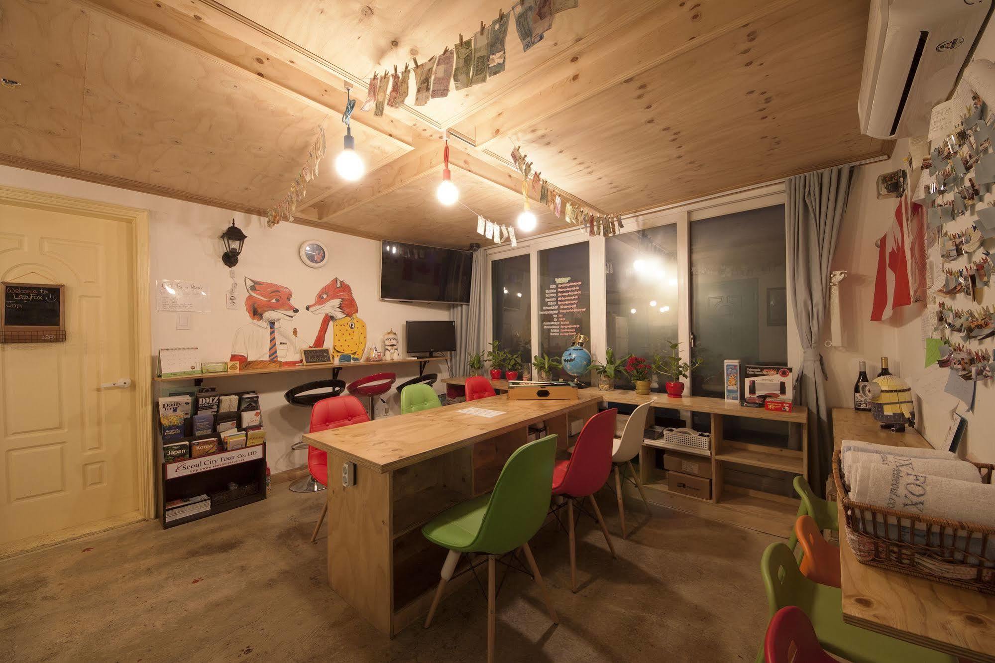 Hongdae Lazy Fox Hostel In Сеул Экстерьер фото