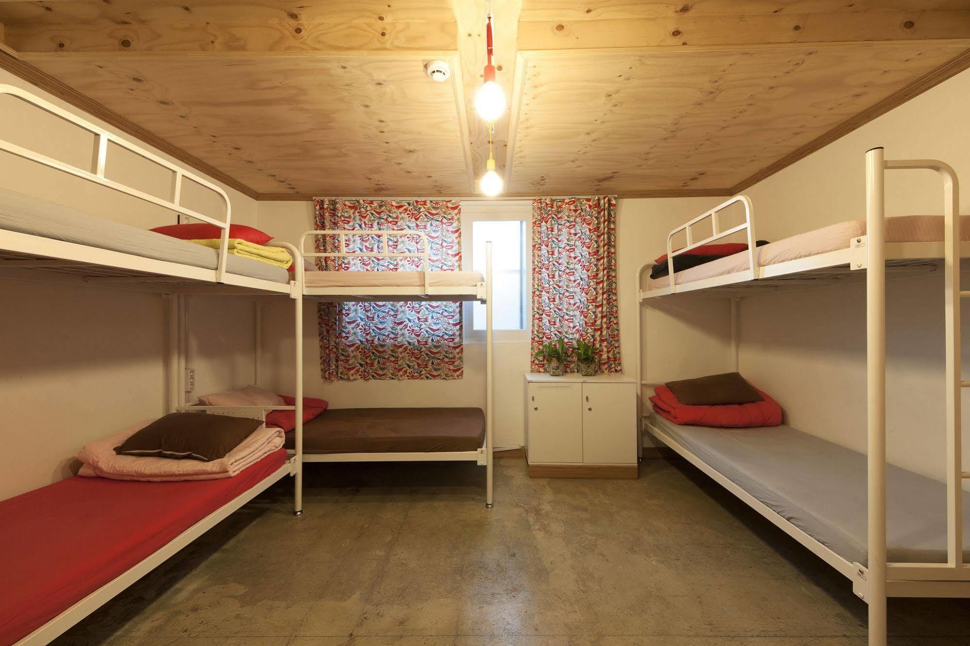 Hongdae Lazy Fox Hostel In Сеул Экстерьер фото