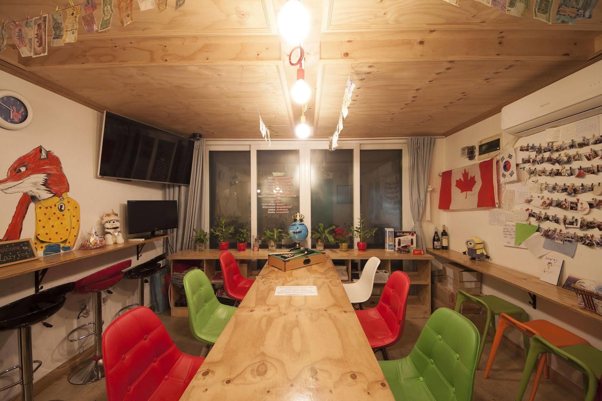 Hongdae Lazy Fox Hostel In Сеул Экстерьер фото